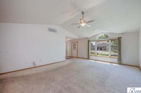 105 Gull Path Mankato MN 56001