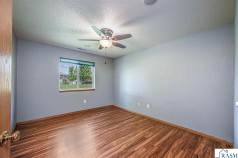 105 Gull Path Mankato MN 56001