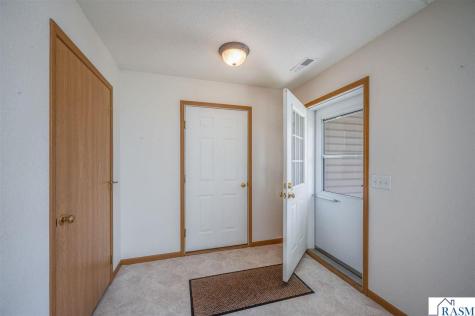 105 Gull Path Mankato MN 56001