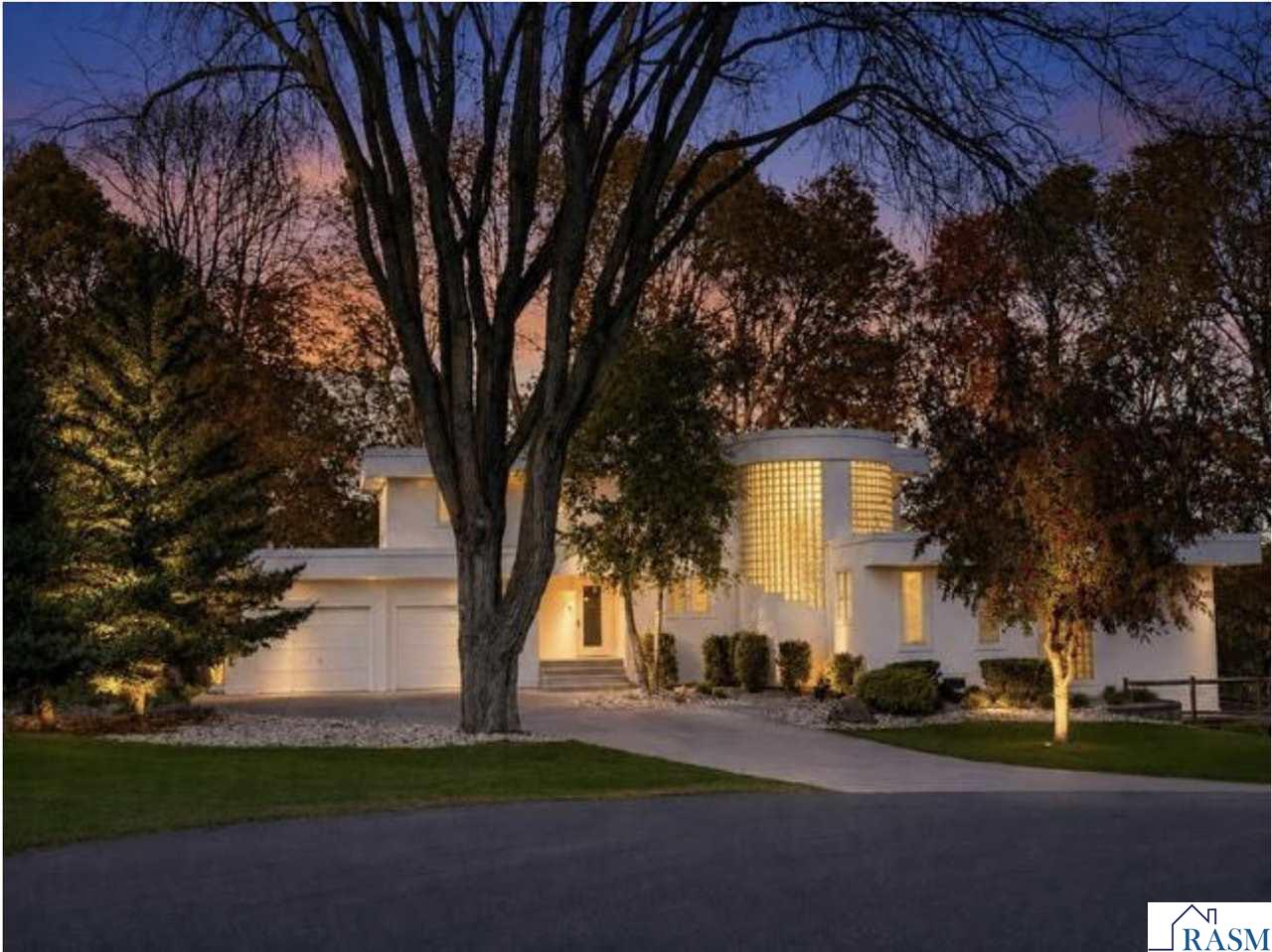 317 Meadow Woods Drive Mankato MN 56001