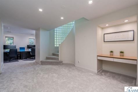 317 Meadow Woods Drive Mankato MN 56001