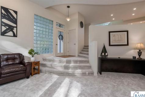 317 Meadow Woods Drive Mankato MN 56001