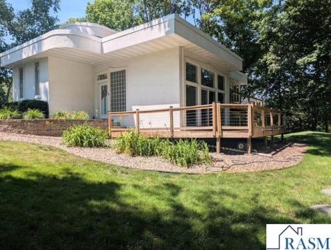 317 Meadow Woods Drive Mankato MN 56001