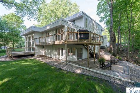 317 Meadow Woods Drive Mankato MN 56001
