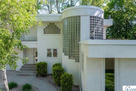 317 Meadow Woods Drive Mankato MN 56001