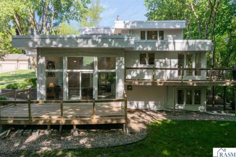 317 Meadow Woods Drive Mankato MN 56001