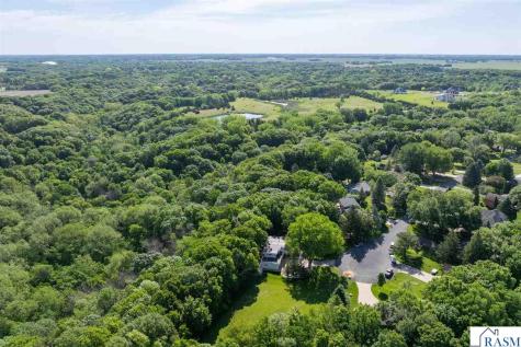 317 Meadow Woods Drive Mankato MN 56001