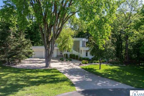 317 Meadow Woods Drive Mankato MN 56001