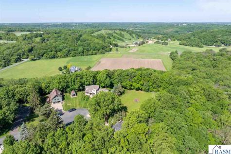 317 Meadow Woods Drive Mankato MN 56001