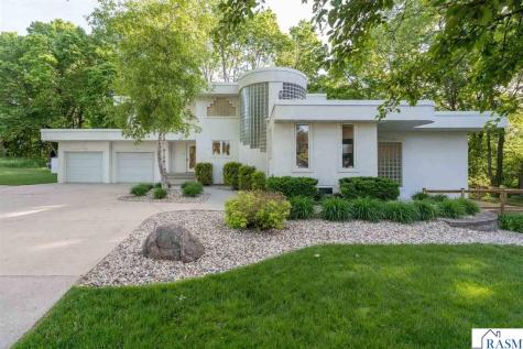 317 Meadow Woods Drive Mankato MN 56001
