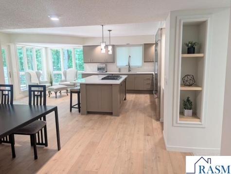 317 Meadow Woods Drive Mankato MN 56001
