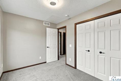 822 Deer Path Montgomery MN 56069