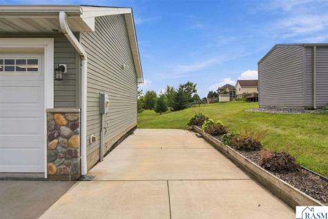 822 Deer Path Montgomery MN 56069