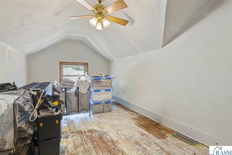 240 N Rice Street Kasota MN 56050