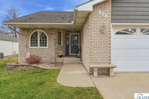 233 Gilbert Avenue SW Madelia MN 56062