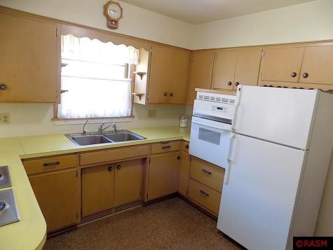 106 5th Street W Winthrop MN 55396