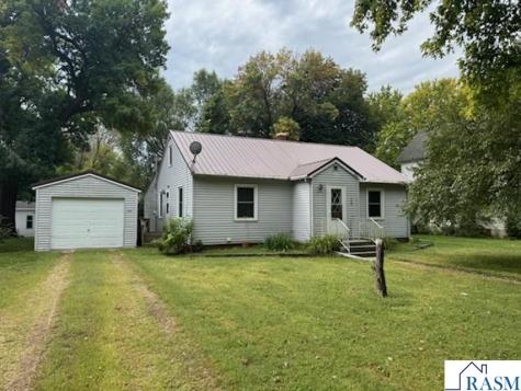 704 E Iowa Street Elmore MN 56027