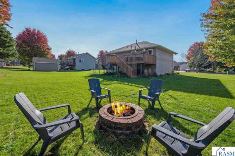 528 Le Sueur Avenue Eagle Lake MN 56024