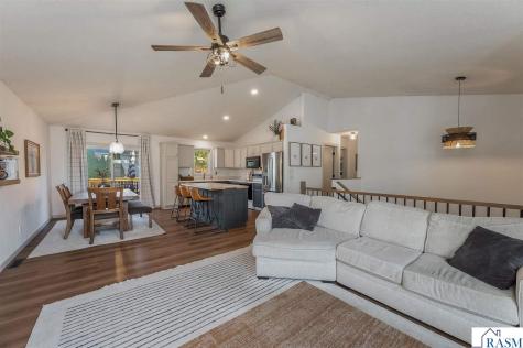 528 Le Sueur Avenue Eagle Lake MN 56024