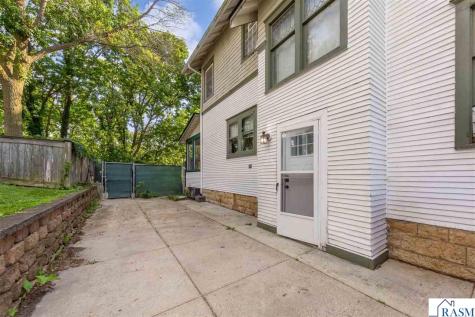 117 Shaubut Street Mankato MN 56001