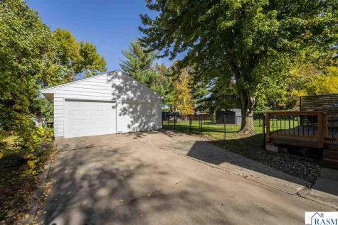 727 Austin Drive St. Peter MN 56082