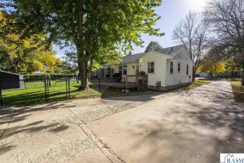 727 Austin Drive St. Peter MN 56082