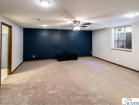 304 Tanager Road Mankato MN 56001
