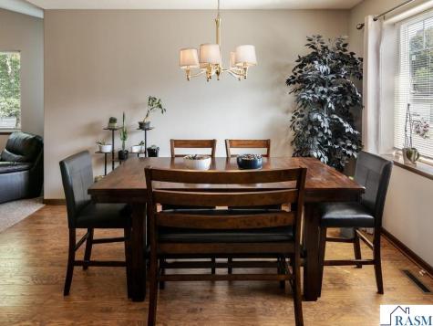 304 Tanager Road Mankato MN 56001