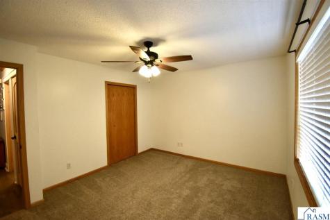 829 Tanager Road Mankato MN 56001