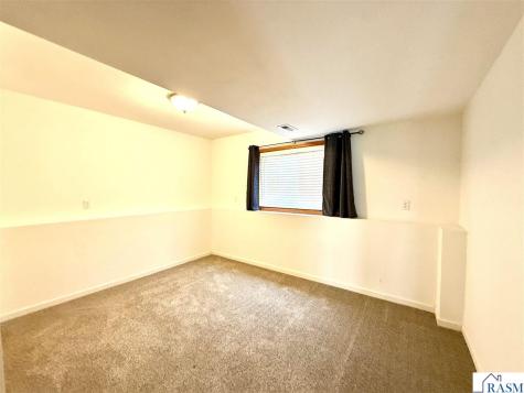 829 Tanager Road Mankato MN 56001