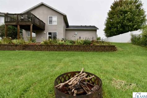 829 Tanager Road Mankato MN 56001