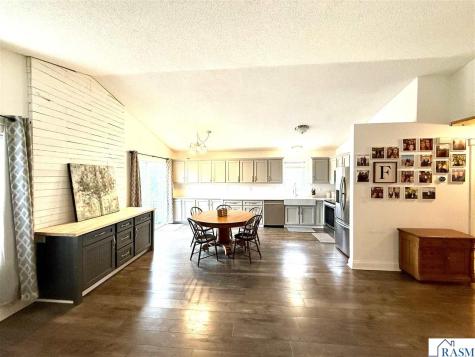 829 Tanager Road Mankato MN 56001