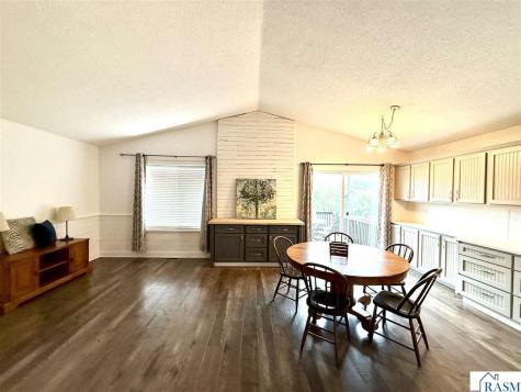 829 Tanager Road Mankato MN 56001