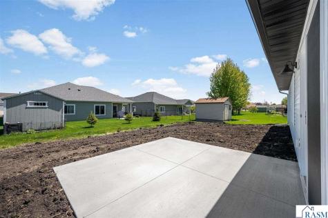 121 Copper Village Circle Mankato MN 56001