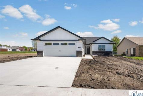 121 Copper Village Circle Mankato MN 56001