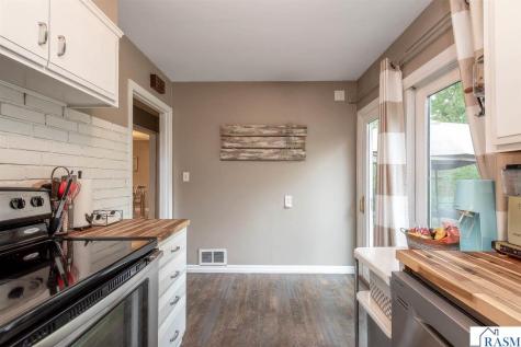 1215 Woodland Avenue Mankato MN 56001