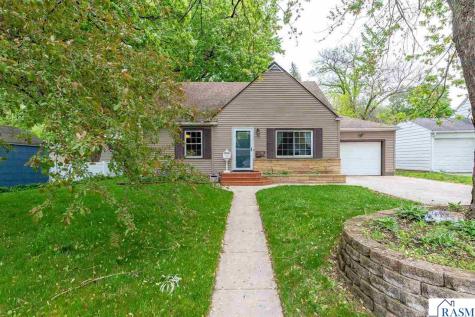 1215 Woodland Avenue Mankato MN 56001