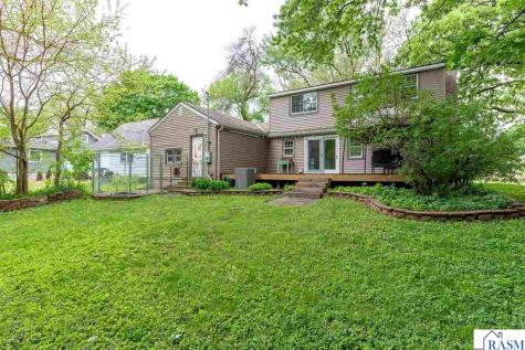 1215 Woodland Avenue Mankato MN 56001