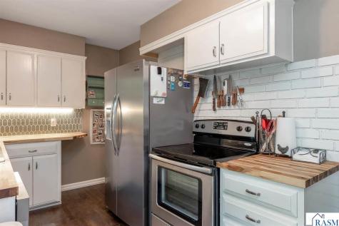 1215 Woodland Avenue Mankato MN 56001