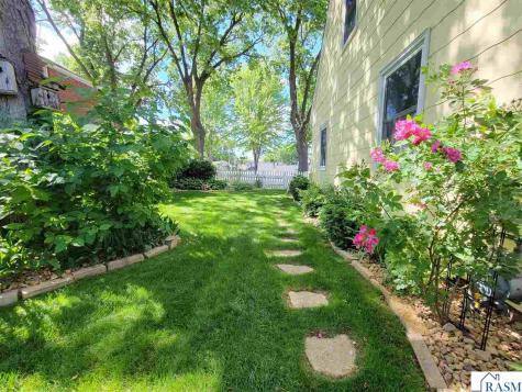 607 3rd Street N New Ulm MN 56073