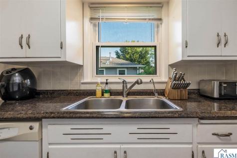 216 Haynes Street Mankato MN 56001