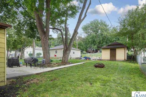 1337 N 5th Street Mankato MN 56001