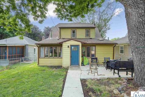1337 N 5th Street Mankato MN 56001