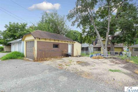 1337 N 5th Street Mankato MN 56001