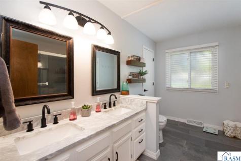 1603 Nottingham Drive North Mankato MN 56003