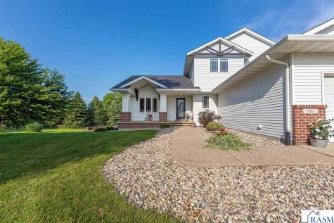 120 Callaway Court Mankato MN 56001