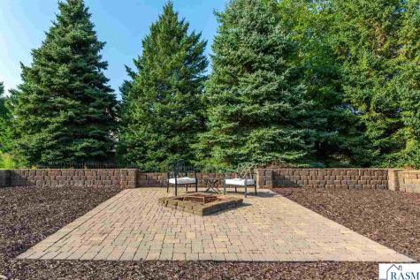 120 Callaway Court Mankato MN 56001