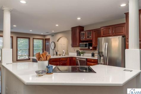 121 Bartholomew Lane Mankato MN 56001