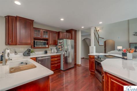 121 Bartholomew Lane Mankato MN 56001