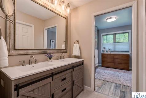 121 Bartholomew Lane Mankato MN 56001